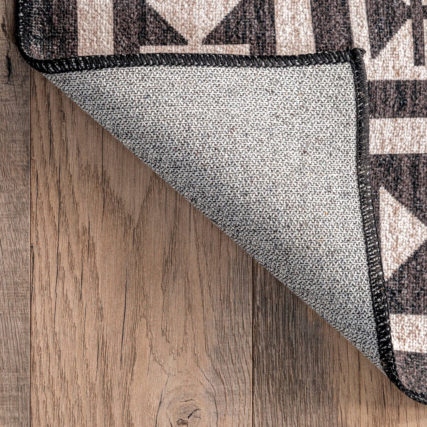 Leighton Machine Washable Southwestern Medallion Area Rug